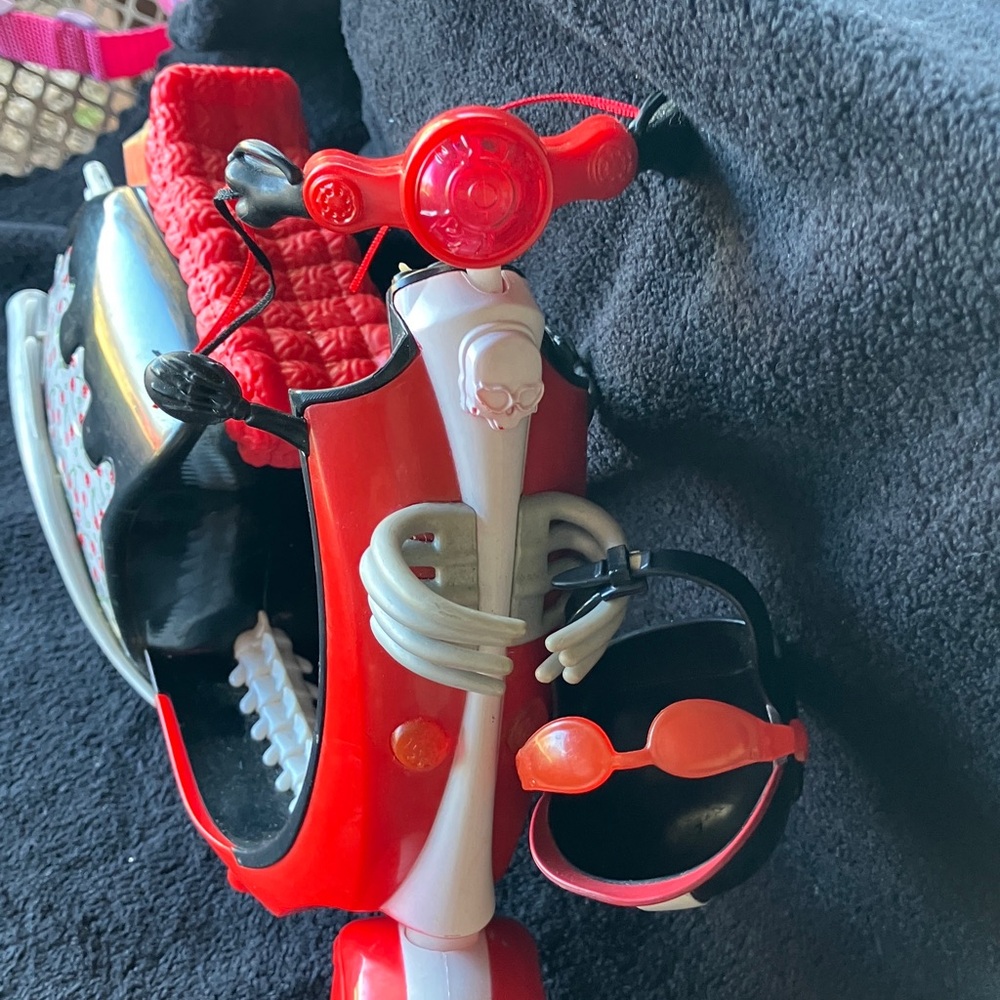 Vintage Monster High Ghoulia yelps  Scooter and helmet